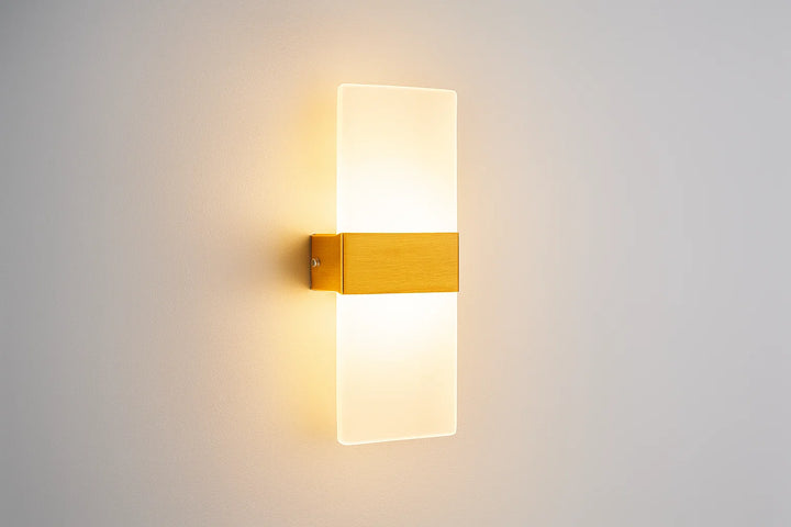 Nowoczesna lampa ścienna LED z matowym wykończeniem