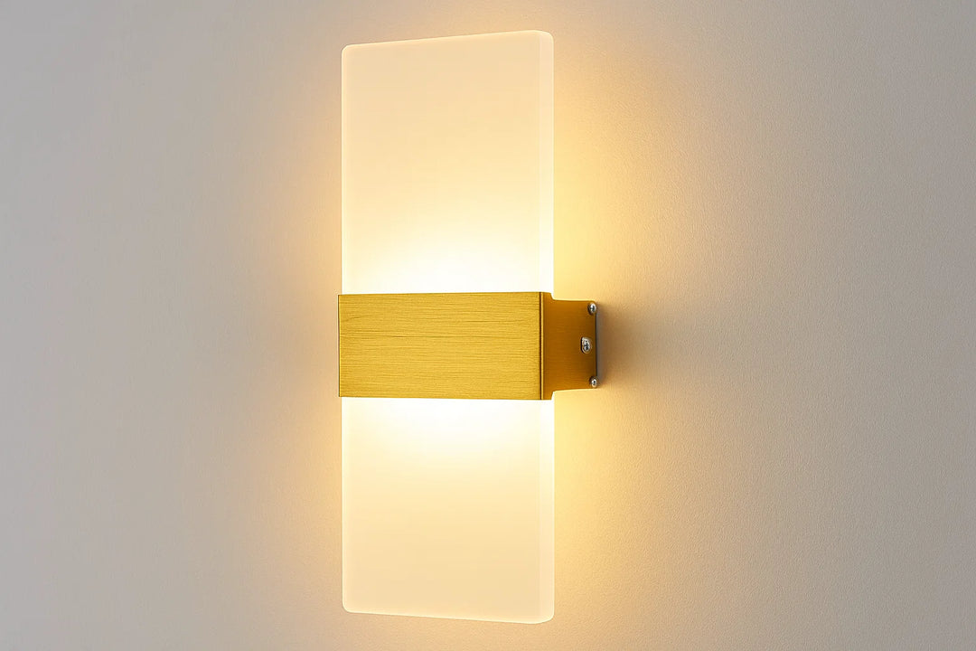 Nowoczesna lampa ścienna LED z matowym wykończeniem