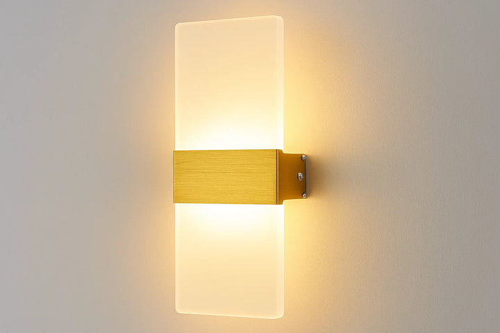 Nowoczesna lampa ścienna LED z matowym wykończeniem